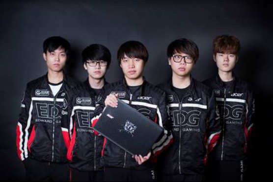 两支球队在 两支球队在