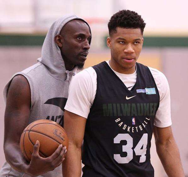 这对锋线搭 这对锋线搭